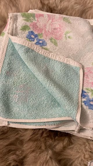 Set 2 asciugamani + 4 asciughini floreali