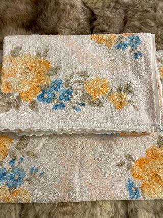 Set 2 asciugamani + 4 asciughini floreali