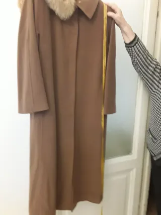 Elegante cappotto cammello con pelliccia