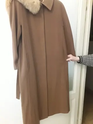 Elegante cappotto cammello con pelliccia