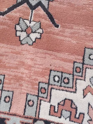 Alfombra estilo oriental naranja y rosa