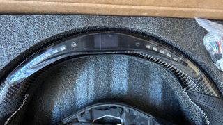 Volante con luces LED Toyota GR Supra A90 carbono