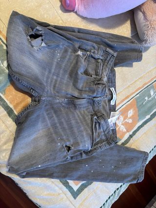 Jeans hombre grises rotos