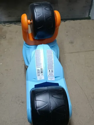 Moto infantil Disney Stitch azul y naranja