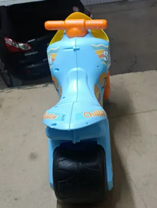 Moto infantil Disney Stitch azul y naranja