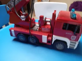 Camión de bomberos con escalera