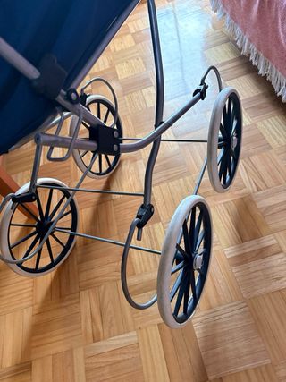 Coche de bebé de juguete azul