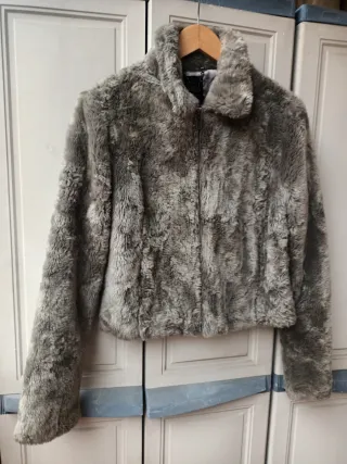 Abrigo pelo sintético gris talla L