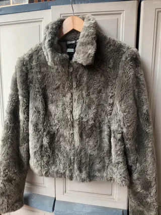 Abrigo pelo sintético gris talla L