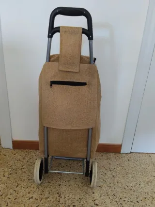 Carro de la compra de yute y metal