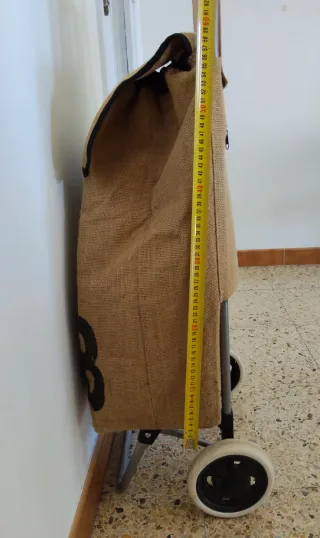 Carro de la compra de yute y metal