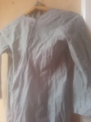 Disfraz de ratón gris con pajarita roja