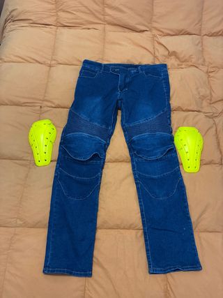 Pantalón vaquero moto Talla L (44-46)