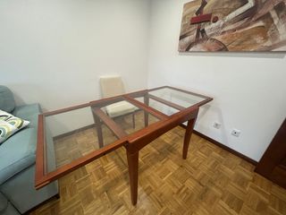 Mesa de comedor extensible de madera y cristal
