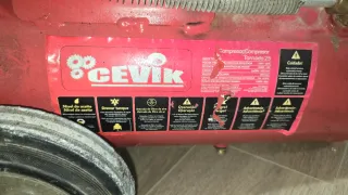 Compresor de aire rojo