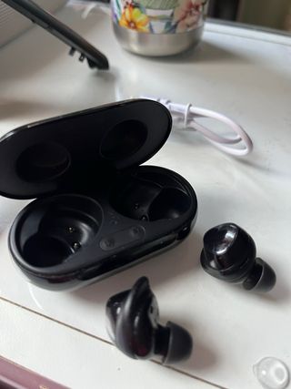 Auriculares Samsung Bluetooth AKG Negros