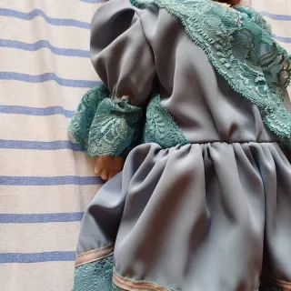 Muñeca de porcelana y tela