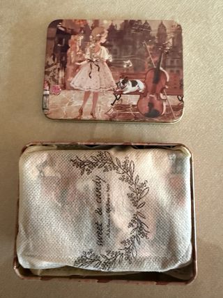 Monedero Sweet Candy con lata y etiqueta