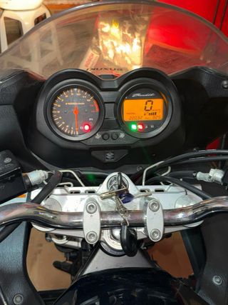 Suzuki GSF650SA Negra