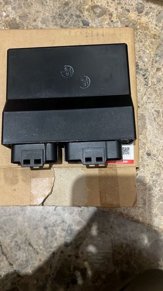 Suzuki GSF650SA Negra