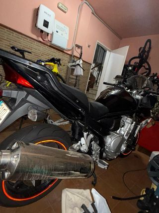 Suzuki GSF650SA Negra