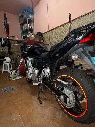 Suzuki GSF650SA Negra