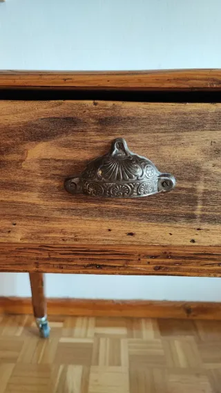 Mesa rústica de madera