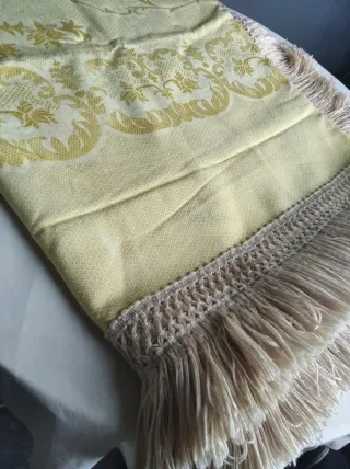 Colcha antigua seda dorada