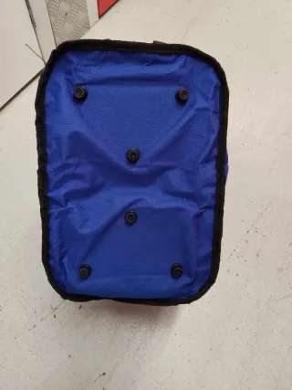 Cesta de Picnic Azul con Asa Metálica