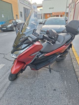 Maxi Scooter Roja 2018 Automática