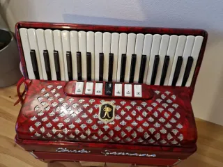Acordeón Paolo Soprani Rojo