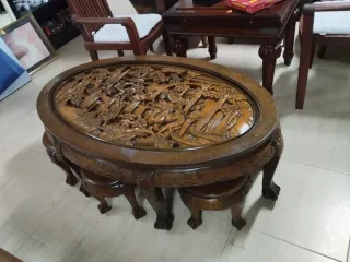 Mesa de madera con 6 taburetes