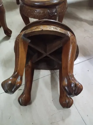 Mesa de madera con 6 taburetes
