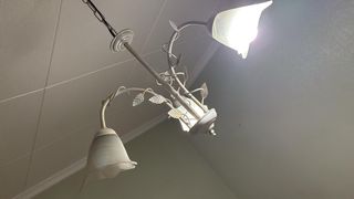 Lámpara colgante de metal y cristal