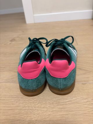Adidas Gazelle Indoor verdes y rosas