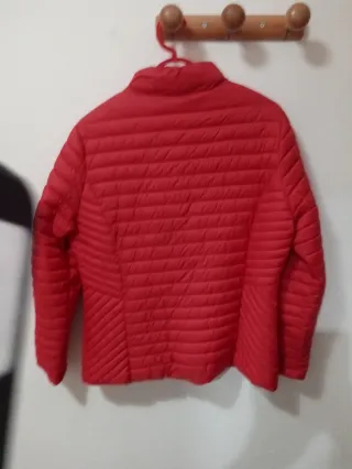 Cazadora acolchada roja.Rebajada a 10 pocos dias