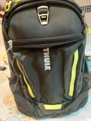 Mochila Thule Negra y Verde