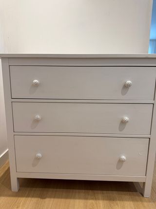 Cómoda 3 cajones ikea modelo”hennes”