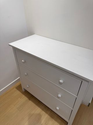 Cómoda 3 cajones ikea modelo”hennes”
