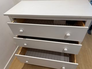Cómoda 3 cajones ikea modelo”hennes”