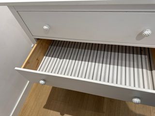 Cómoda 3 cajones ikea modelo”hennes”