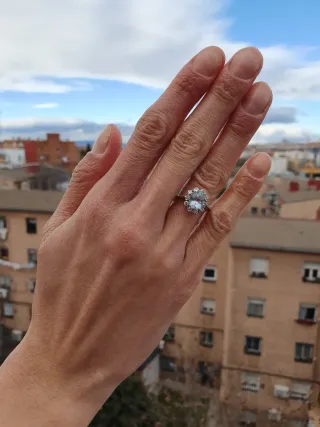 Anillo Oro Blanco Aquamarina y Diamantes Reales