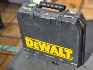 Atornillador DeWalt 18V con cargador y baterías
