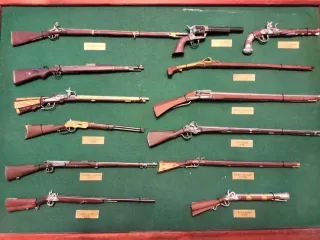 Cuadro Miniaturas Armas Antiguas