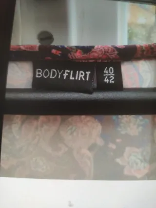 Vestido estampado floral para disfraz de aldeana