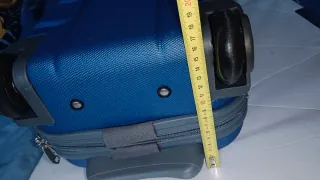 Maleta pequeña azul con ruedas niños