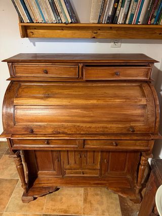 Secreter in legno massello classico