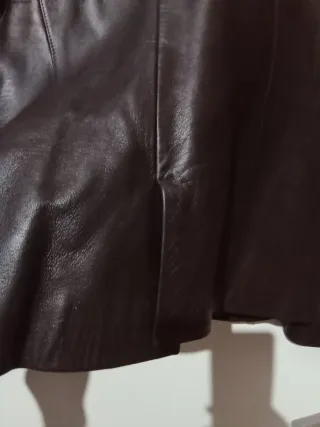 Chaqueta de piel marrón oscuro hecha a medida