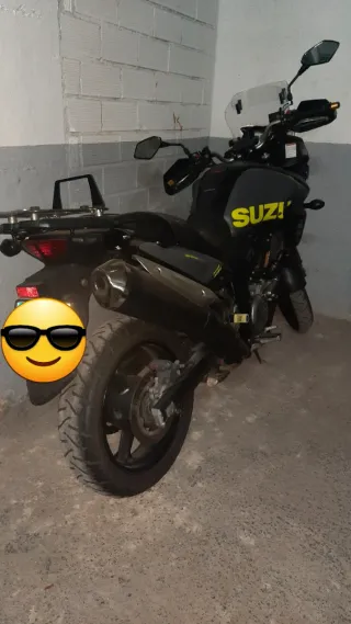 Suzuki V-Strom Adventure Moto