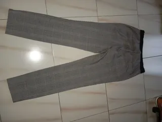 Pantalones de mujer a cuadros grises